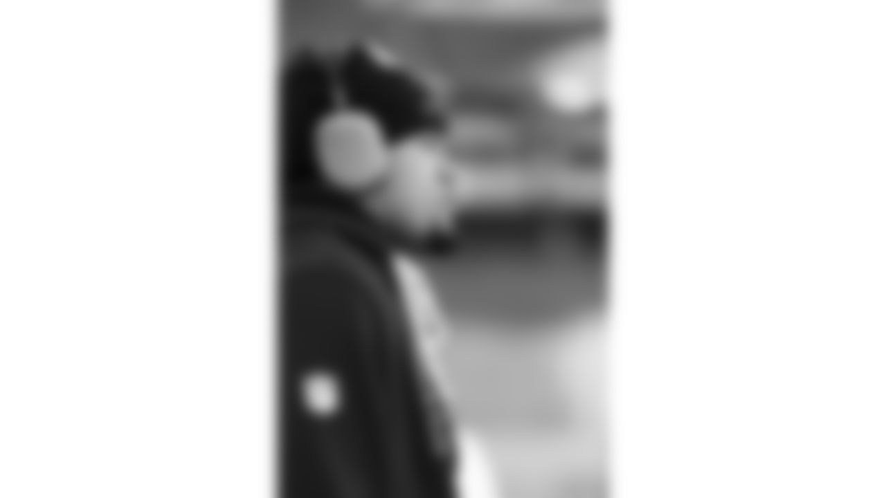 Kansas City Chiefs safety Bryan Cook (6) meditates on the field prior to a week 16 NFL Football game against the Tennessee Titans on Sunday, December 21, 2025 in Nashville, Tennessee.