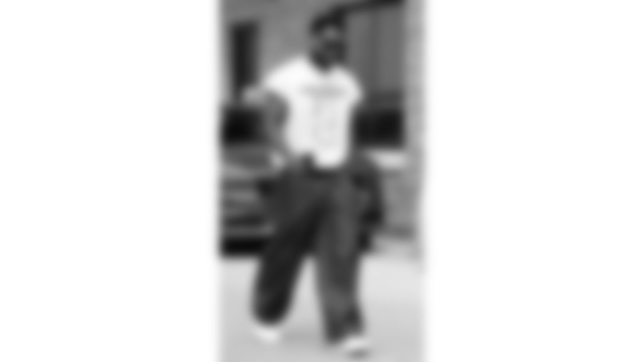 Kansas City Chiefs wide receiver JuJu Smith-Schuster (9) arrives prior to a week 2 NFL Football game against the Philadelphia Eagles Sunday September 14, 2025.