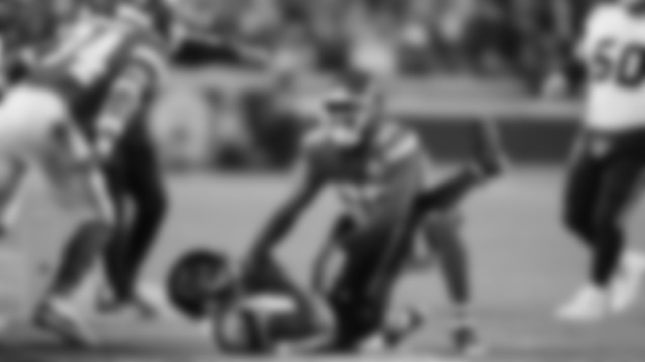 Kansas City Chiefs cornerback Jaylen Watson (35) makes a tackle during an NFL week 14 matchup against the Houston Texans, Sunday December 7, 2025.