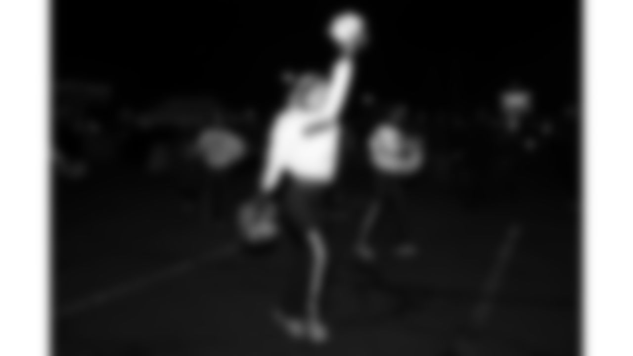 Kansas City Chiefs Cheerleaders at the pregame parade prior to a week 14 NFL Football game against the Houston Texans on Sunday, December 7, 2025 in Kansas City, MO.