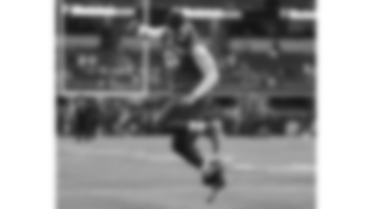 Kansas City Chiefs quarterback Patrick Mahomes (15) warms up prior to a week 13 NFL Football game against the Dallas Cowboys on Thursday, November 27, 2025 in Dallas, Texas.