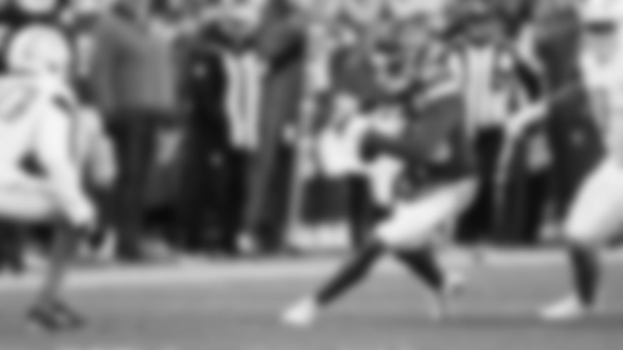 Kansas City Chiefs wide receiver Tyquan Thornton (80) runs the ball during an NFL week 15 matchup against the Los Angeles Chargers, Sunday December 14, 2025.