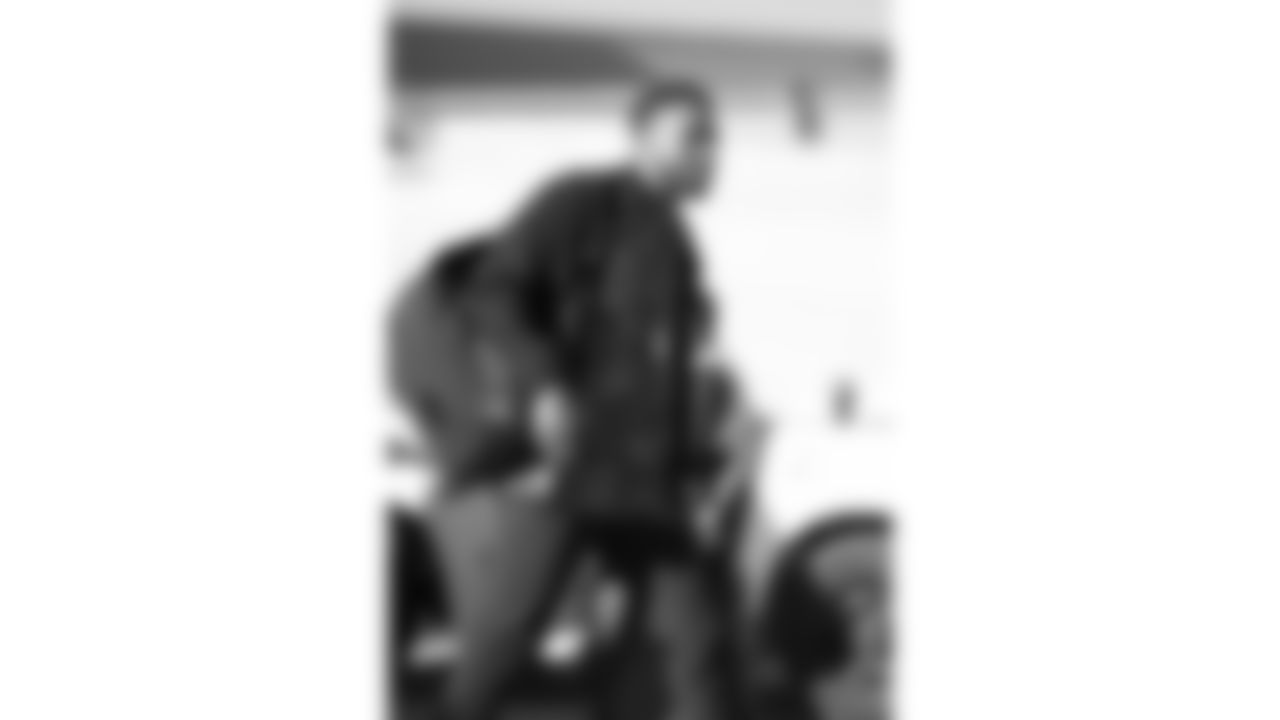 Kansas City Chiefs wide receiver JuJu Smith-Schuster (9) travels for a week 13 matchup with the Dallas Cowboys Wednesday November 26, 2025.