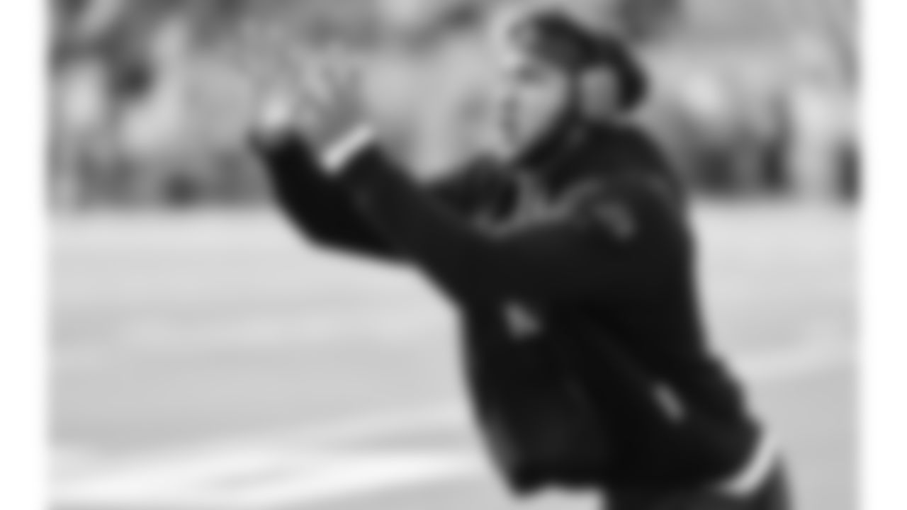 Kansas City Chiefs defensive back Jaden Hicks (21) warms up prior to a week 16 NFL Football game against the Tennessee Titans on Sunday, December 21, 2025 in Nashville, Tennessee.