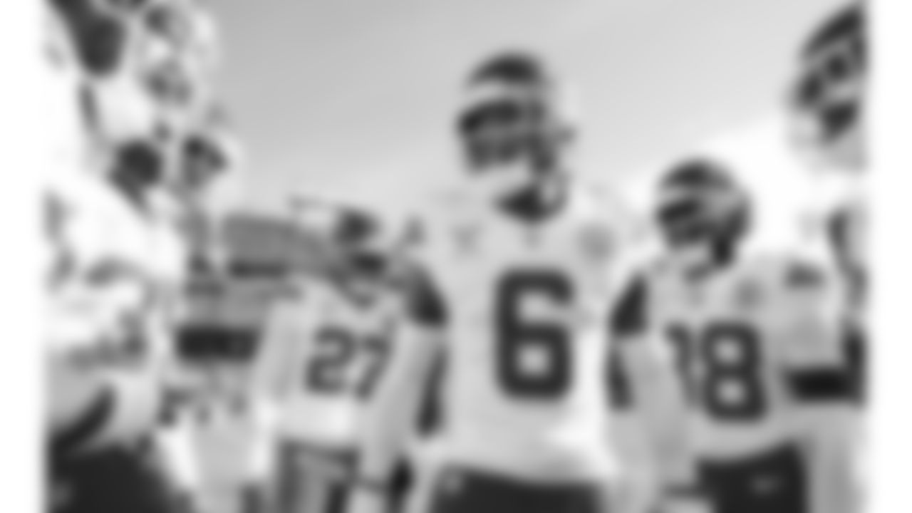 Kansas City Chiefs safety Bryan Cook (6) in the huddle prior to a week 16 NFL Football game against the Tennessee Titans on Sunday, December 21, 2025 in Nashville, Tennessee.