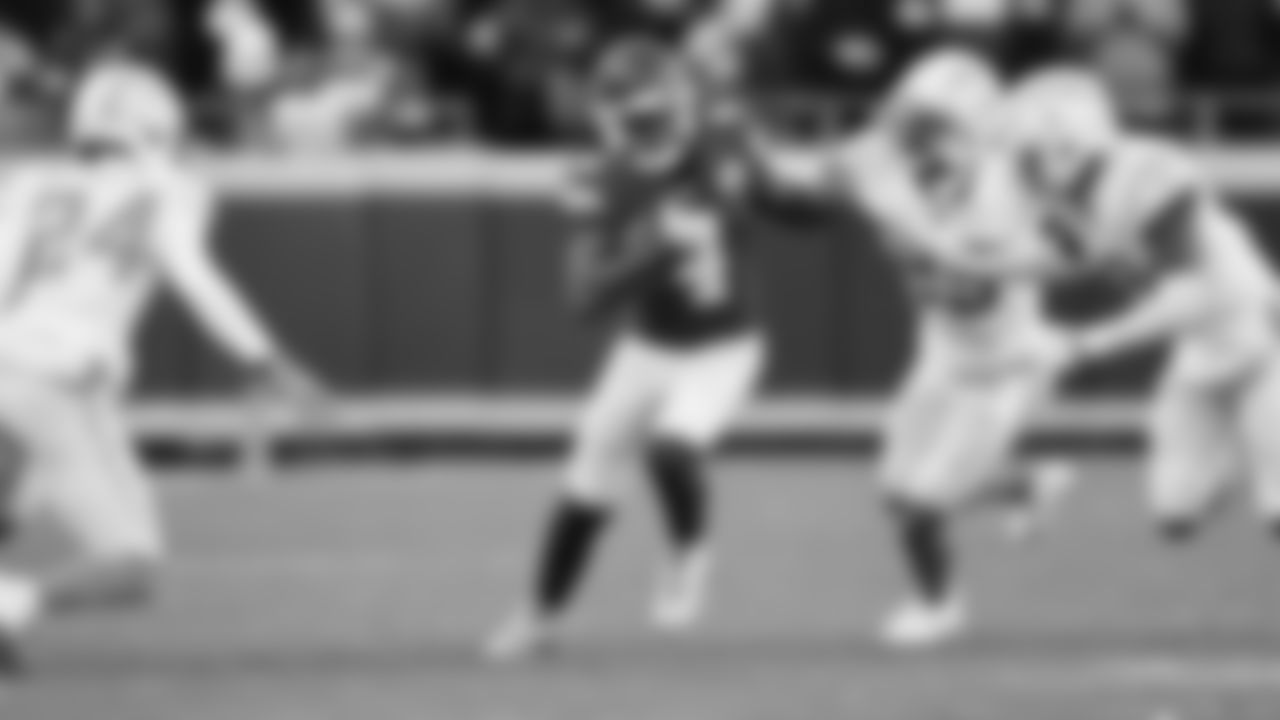 Kansas City Chiefs wide receiver Rashee Rice (4) runs the ball during an NFL week 15 matchup against the Los Angeles Chargers, Sunday December 14, 2025.