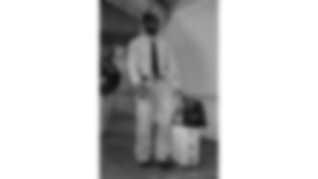 Kansas City Chiefs defensive end Charles Omenihu (90) arrives at Nissan Stadium prior to a week 16 NFL Football game against the Tennessee Titans on Sunday, December 21, 2025 in Nashville, Tennessee.