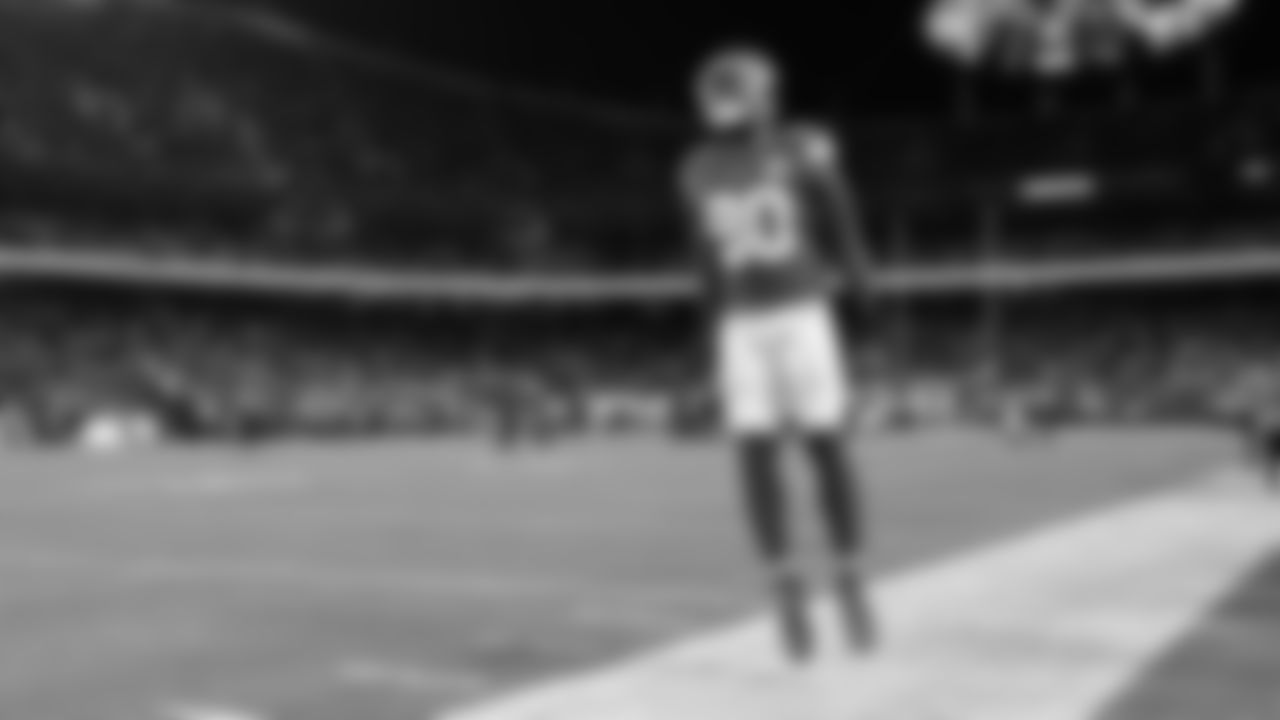 Kansas City Chiefs defensive end Charles Omenihu (90) prior to the Week 14 NFL game against the Los Angeles Chargers on Sunday, December 8, 2024.