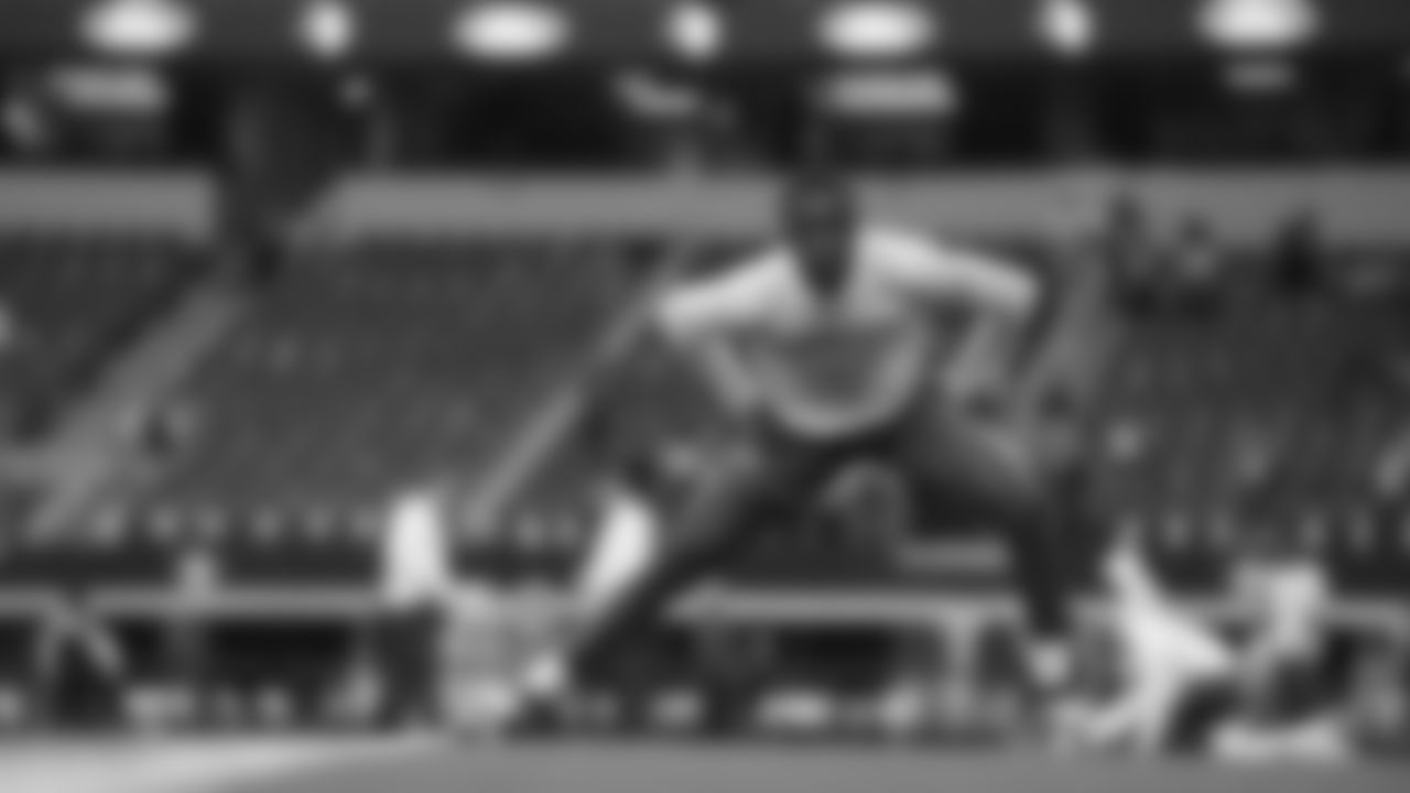 Kansas City Chiefs wide receiver Xavier Worthy (1) warms up prior to a week 13 NFL football game against the Dallas Cowboys on Thursday, November 27, 2025 in Arlington, TX.