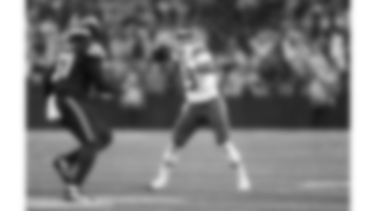 Kansas City Chiefs quarterback Chris Oladokun (19) throws the ball during a preseason week 2 NFL football game against the Seattle Seahawks, Friday, August 15, 2025 in Seattle, WA.