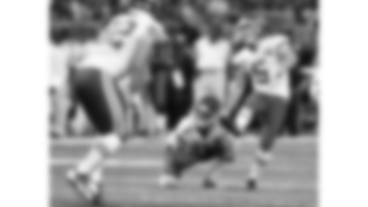 Kansas City Chiefs punter Dustin Colquitt (2) holds the ball as Cairo Santos (5) successfully kicks a field goal.