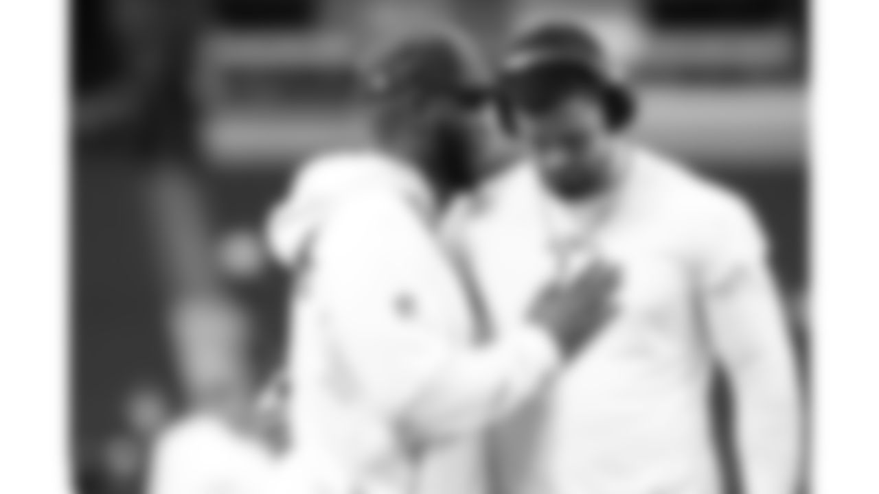 Kansas City Chiefs Team Chaplain Marcellus Casey prays with middle linebacker Drue Tranquill (23) prior to a week 18 NFL football game against the Las Vegas Raiders, Sunday, January 4, 2026 in Las Vegas, NV.