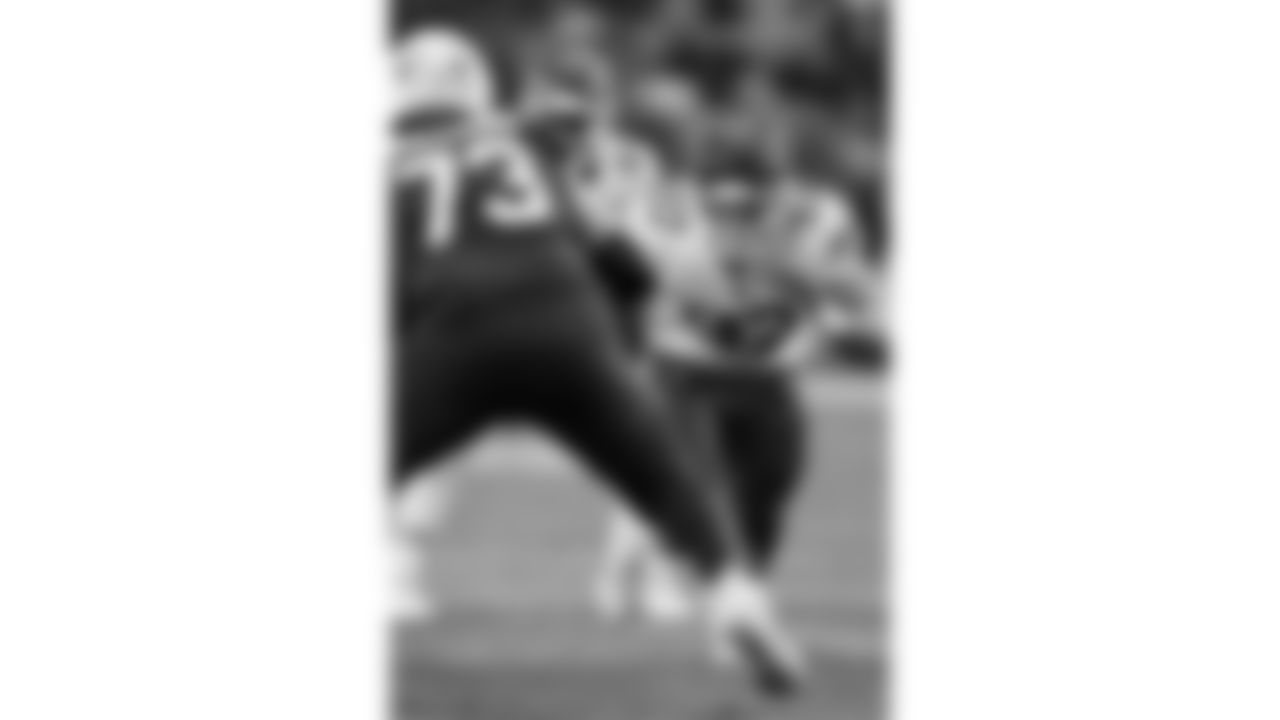 Kansas City Chiefs defensive end Ashton Gillotte (97) rushes during a preseason week 1 NFL football game against the Arizona Cardinals, Saturday, August 9, 2025 in Glendale, AZ.