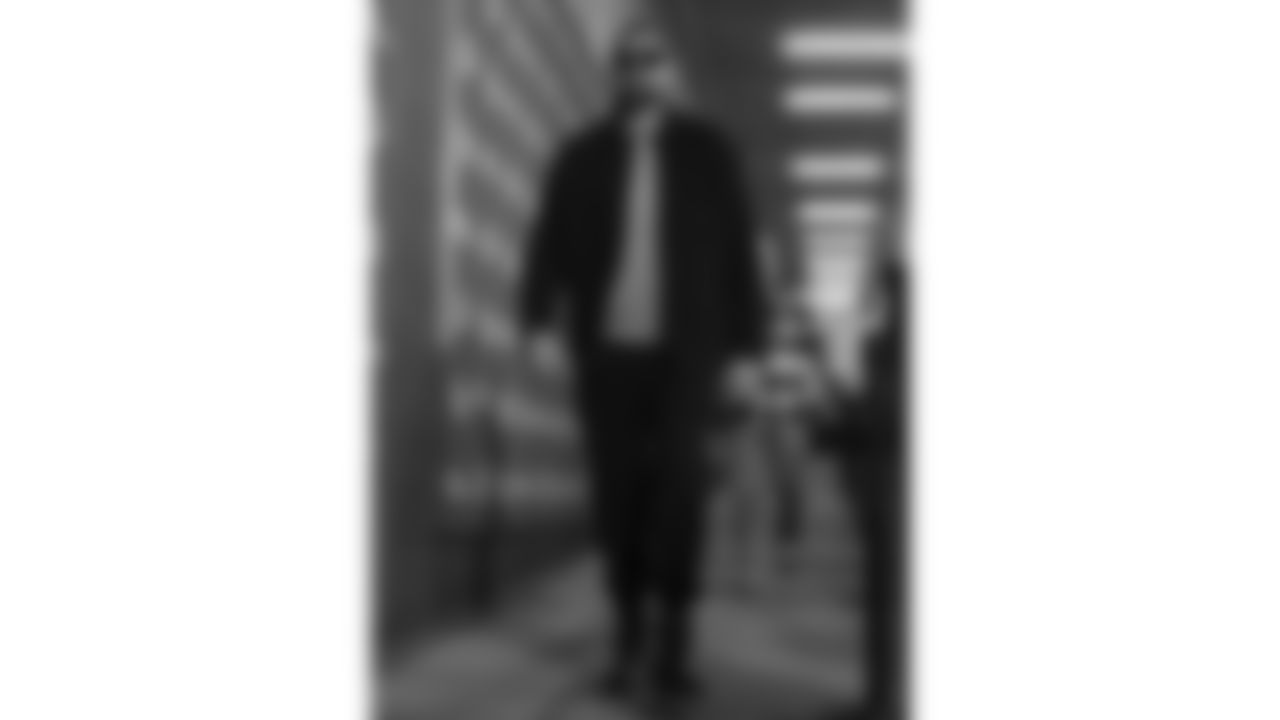 Kansas City Chiefs tight end Travis Kelce (87) arrives prior to an NFL week 14 matchup against the Houston Texans, Sunday December 7, 2025.