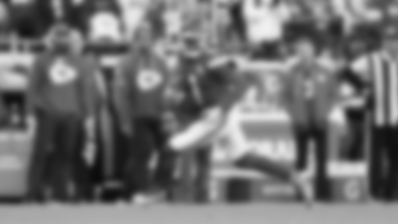 Kansas City Chiefs wide receiver Rashee Rice (4) runs the ball after a catch during a week 12 NFL Football game against the Indianapolis Colts on Sunday, November 23, 2025 in Kansas City, MO