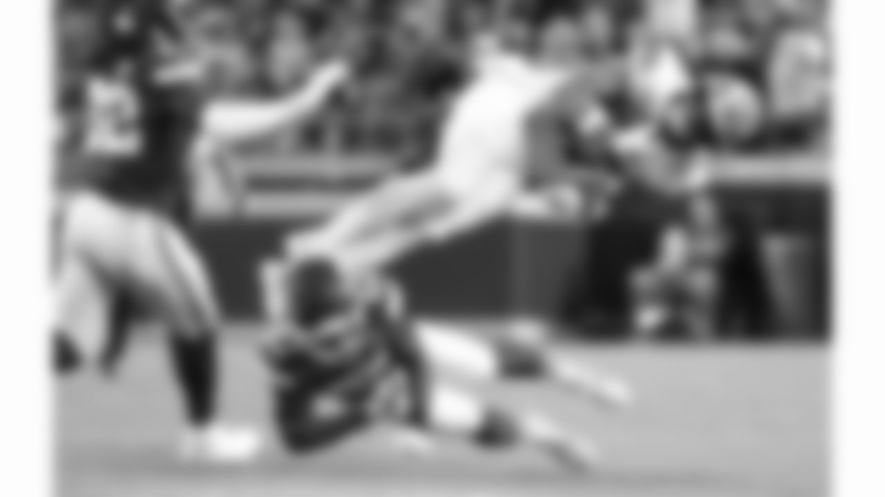 Kansas City Chiefs defensive back Chamarri Conner (27) hits Detroit Lions tight end Sam LaPorta (87) during the week 6 NFL football game, Sunday, October 12, 2025 in Kansas City, MO.