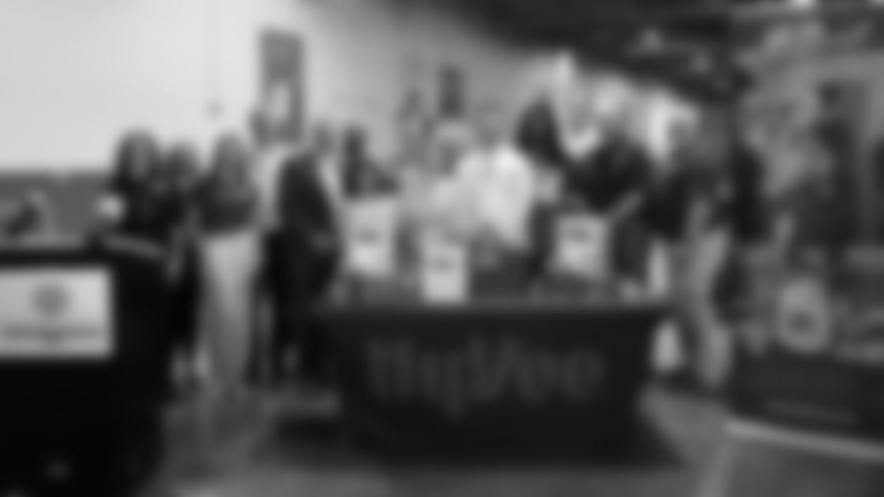 Kansas City Chiefs Linebacker Nick Bolton joined Harvesters, Hyvee, and Hiland Dairy to promote Harvesters' Healthy Family Meal Kits on Tuesday, May 13, 2025 in Kansas City, MO.