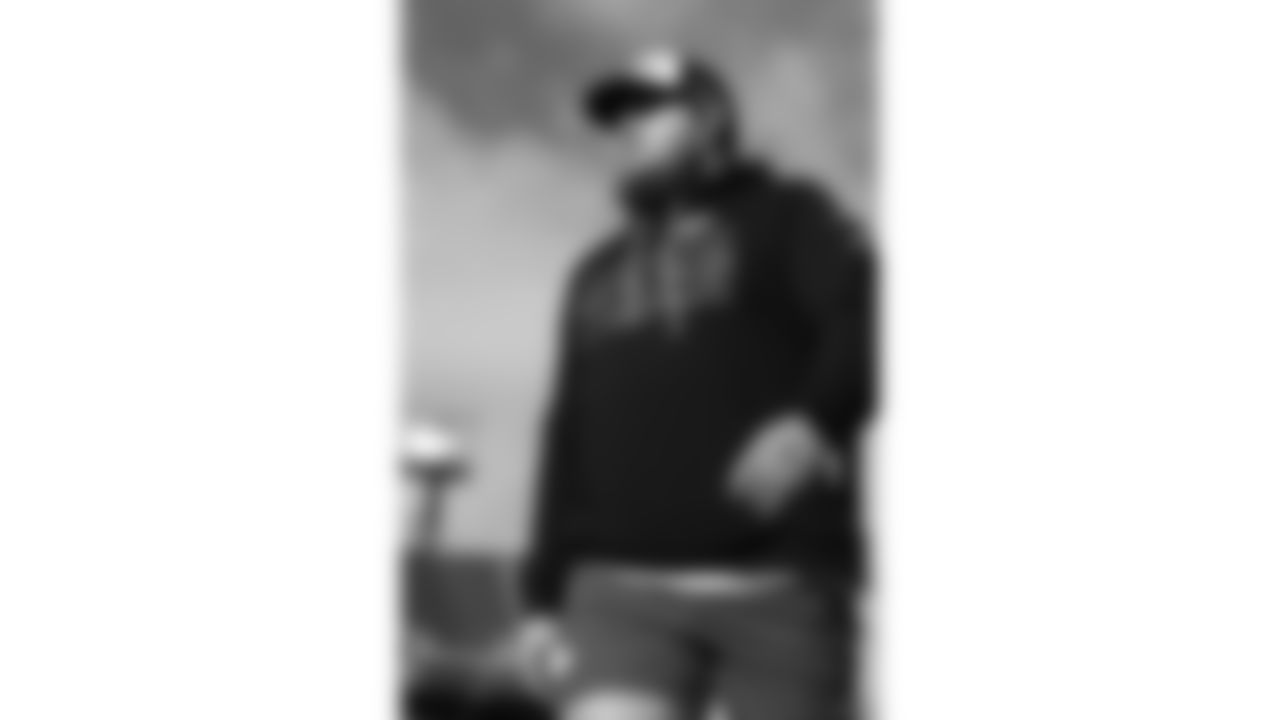 Kansas City Chiefs center Creed Humphrey (52) warms up prior to a week 16 NFL Football game against the Tennessee Titans on Sunday, December 21, 2025 in Nashville, Tennessee.