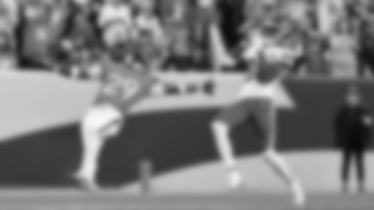 Kansas City Chiefs wide receiver Tyquan Thornton (80) makes a catch during a week 11 NFL Football game against the Denver Broncos on Sunday, November 16, 2025 in Denver, Colorado.