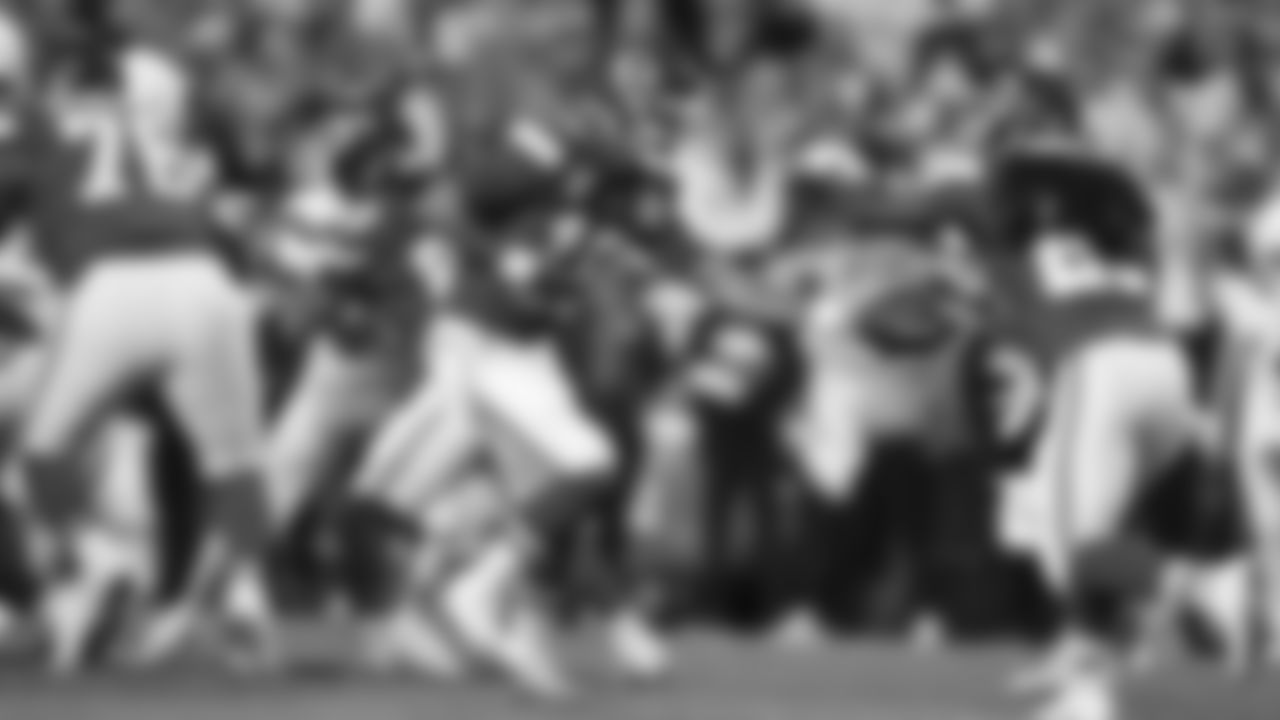 Kansas City Chiefs quarterback Chris Oladokun (19) hands off to Kansas City Chiefs running back Kareem Hunt (29) during an NFL week 17 matchup against the Denver Broncos, Thursday, December 25, 2025.