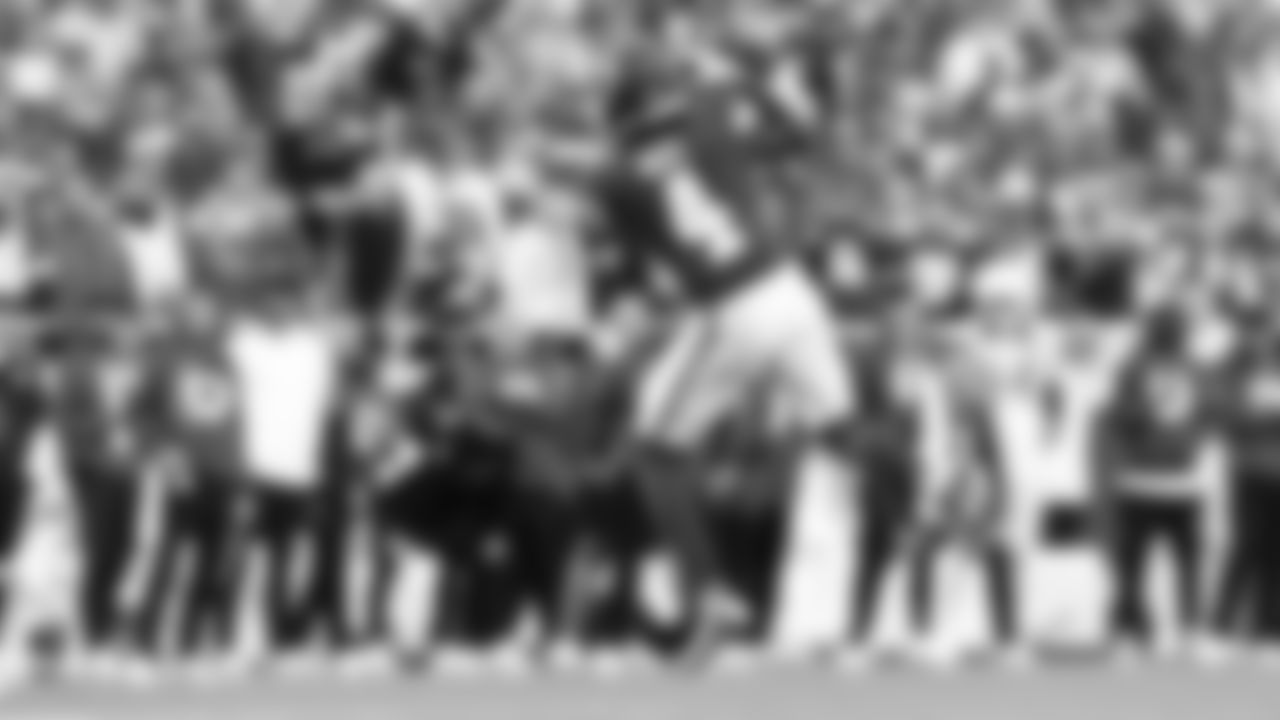 Kansas City Chiefs wide receiver Rashee Rice (4) catches a pass in overtime for a first down during a week 12 NFL Football game against the Indianapolis Colts on Sunday, November 23, 2025 in Kansas City, MO