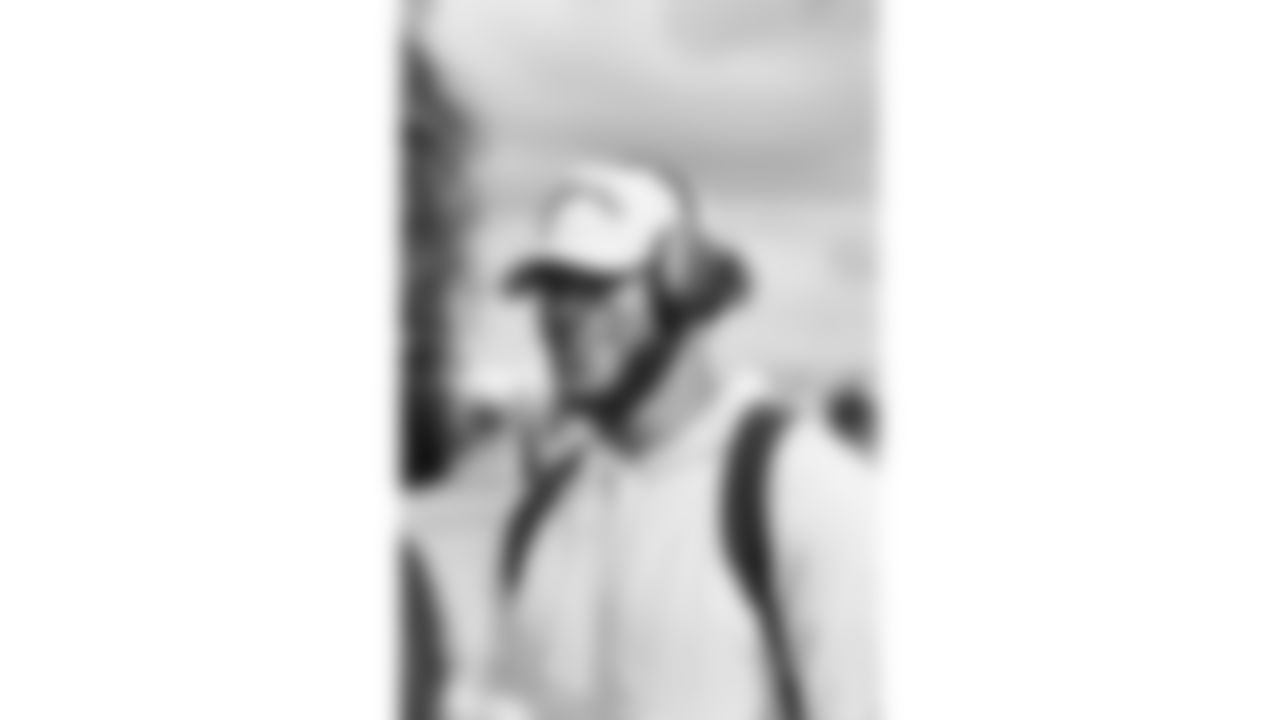 Kansas City Chiefs defensive back Jaden Hicks (21) travels for a week 9 matchup with the Buffalo Bills, Saturday November 1, 2025.