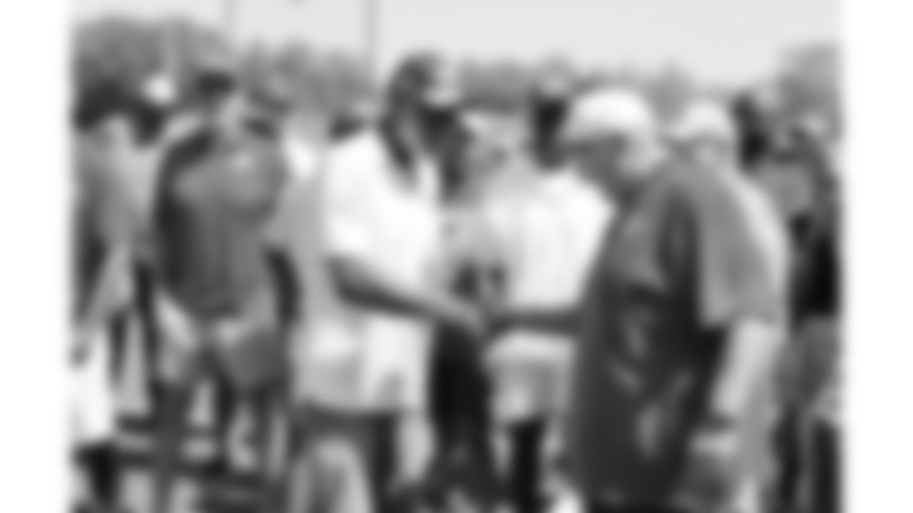 Former Chiefs player Bobby Bell from the Kansas City Ambassadors and Legends group speaks to players after day 6 of training camp practice on Monday, July 28, 2025.