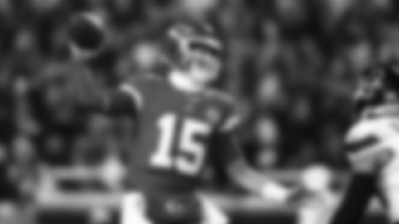 Kansas City Chiefs quarterback Patrick Mahomes (15) throws a pass during an NFL week 14 matchup against the Houston Texans, Sunday December 7, 2025.