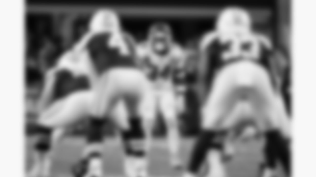 Kansas City Chiefs safety Mike Edwards on the field during a week 13 NFL Football game against the Dallas Cowboys on Thursday, November 27, 2025 in Dallas, Texas.