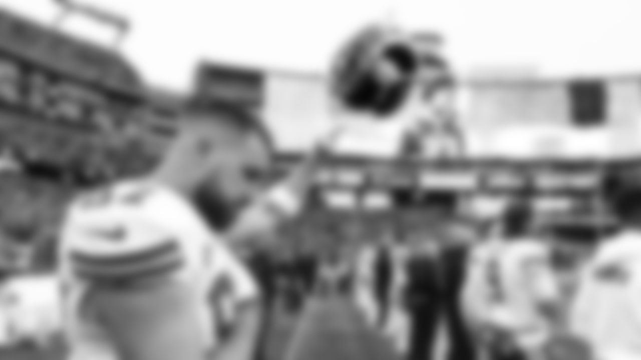 Kansas City Chiefs tight end Travis Kelce (87) prior to the NFL Week 15 matchup against the New England Patriots on December 17, 2023.