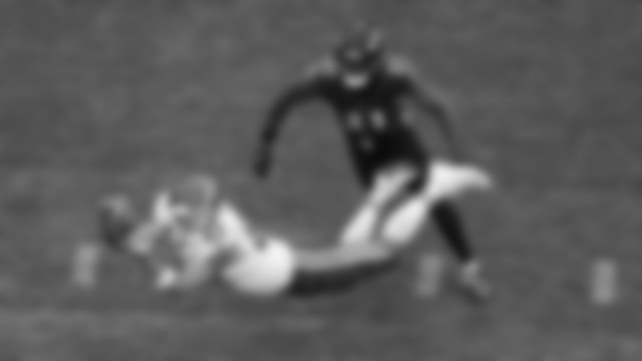 Kansas City Chiefs tight end Travis Kelce (87) makes a diving catch during the AFC Championship Game against the Baltimore Ravens on Sunday, January 28, 2024 in Baltimore.