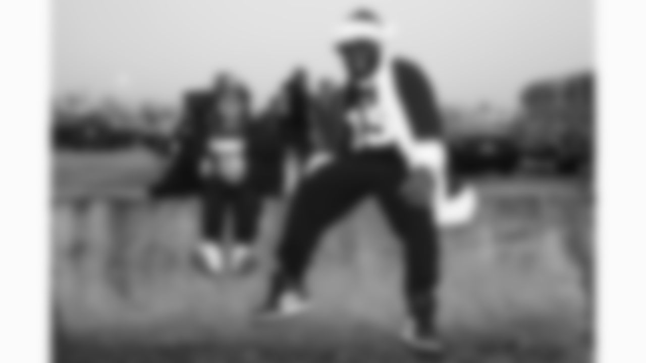 Kansas City Chiefs fans smile prior to a week 17 NFL football game against the Denver Broncos, Thursday, December 25, 2025 in Kansas City, MO.