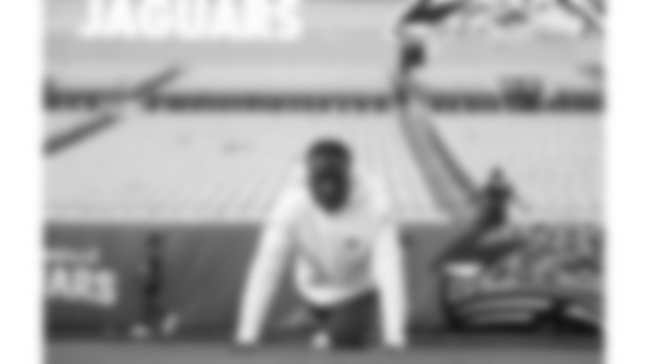 Kansas City Chiefs wide receiver Hollywood Brown (5) stretches prior to the week 5 NFL football game against the Jacksonville Jaguars, Monday, October 6, 2025 in Jacksonville, FL.