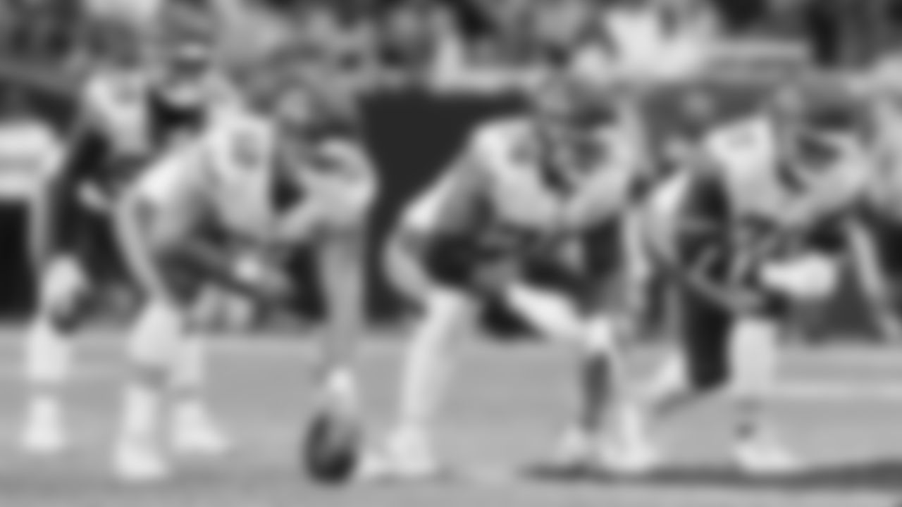 Kansas City Chiefs running back Kareem Hunt (29), center Creed Humphrey (52), tackle Kingsley Suamataia (76), and tackle Josh Simmons (71) line up during a preseason week 1 NFL football game against the Arizona Cardinals, Saturday, August 9, 2025 in Glendale, AZ.