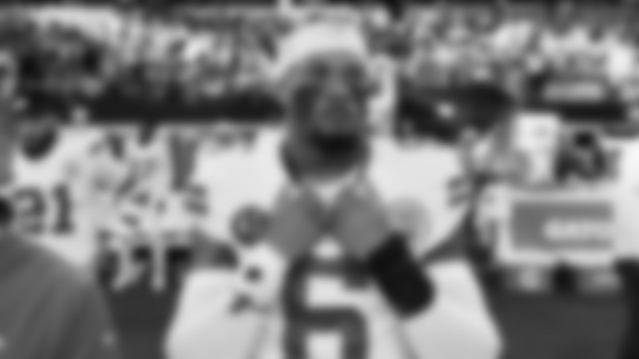 Kansas City Chiefs safety Bryan Cook (6) prior to a week 13 NFL football game against the Dallas Cowboys on Thursday, November 27, 2025 in Arlington, TX.