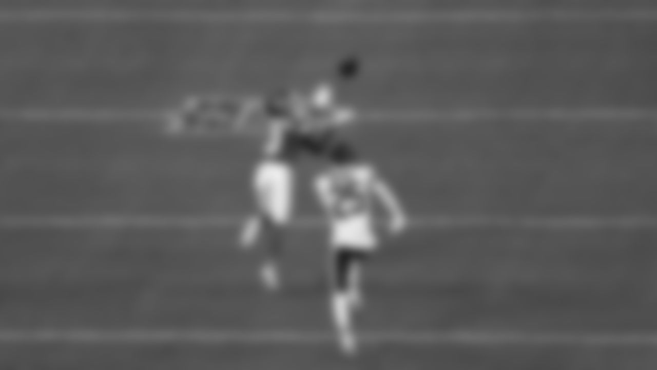 Kansas City Chiefs wide receiver Tyquan Thornton (2) catches a 58-yard pass during a preseason week 3 NFL football game against the Chicago Bears, Friday, August 22, 2025 in Kansas City, MO.