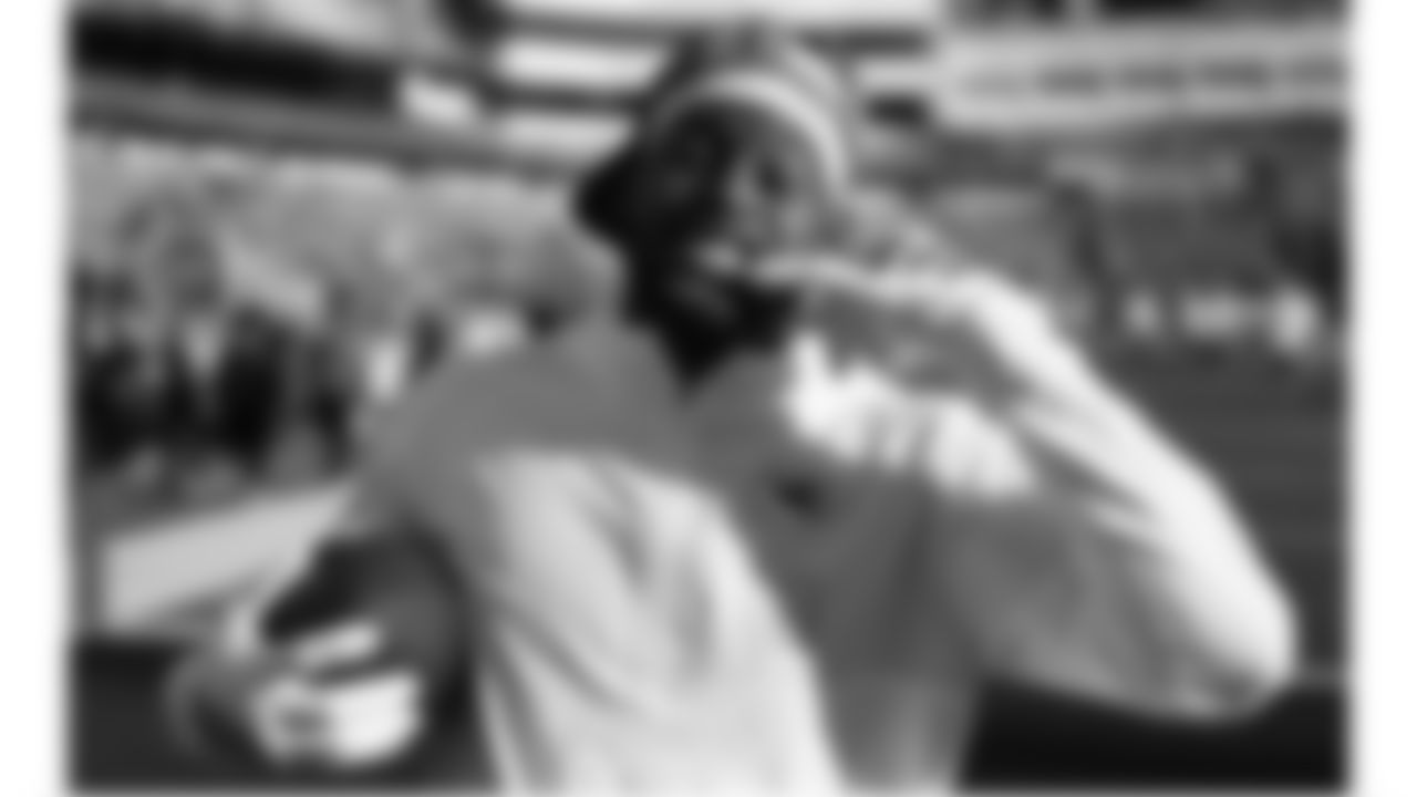 Kansas City Chiefs wide receiver JuJu Smith-Schuster (9) poses during warm ups prior to a week 9 NFL football game against the Buffalo Bills, Sunday, November 2, 2025 in Buffalo, NY.