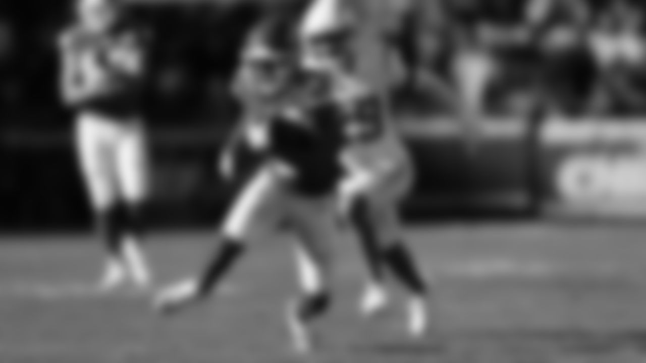 Kansas City Chiefs wide receiver Xavier Worthy (1) runs the ball during an NFL week 15 matchup against the Los Angeles Chargers, Sunday December 14, 2025.