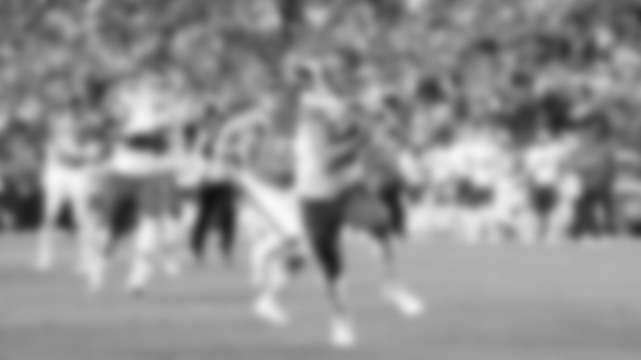 Kansas City Chiefs tight end Travis Kelce (87) runs with the ball during a week 11 NFL Football game against the Denver Broncos on Sunday, November 16, 2025 in Denver, Colorado.