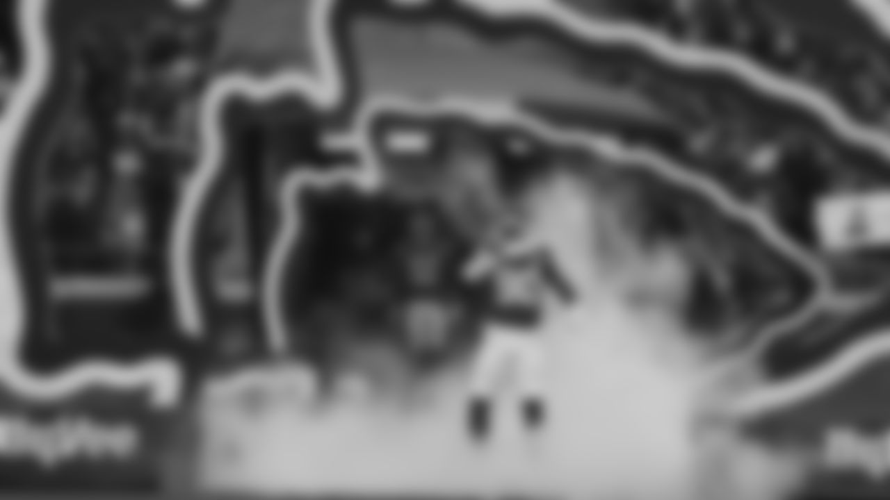 Kansas City Chiefs defensive end Charles Omenihu (90) runs onto field prior to an NFL week 15 matchup against the Los Angeles Chargers, Sunday December 14, 2025.