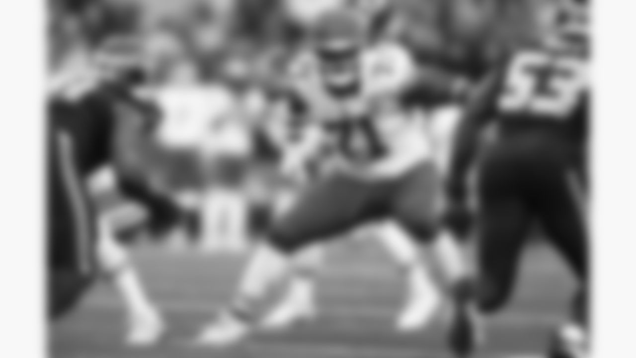 Kansas City Chiefs tackle Josh Simmons (71) blocks during a preseason week 2 NFL football game against the Seattle Seahawks, Friday, August 15, 2025 in Seattle, WA.