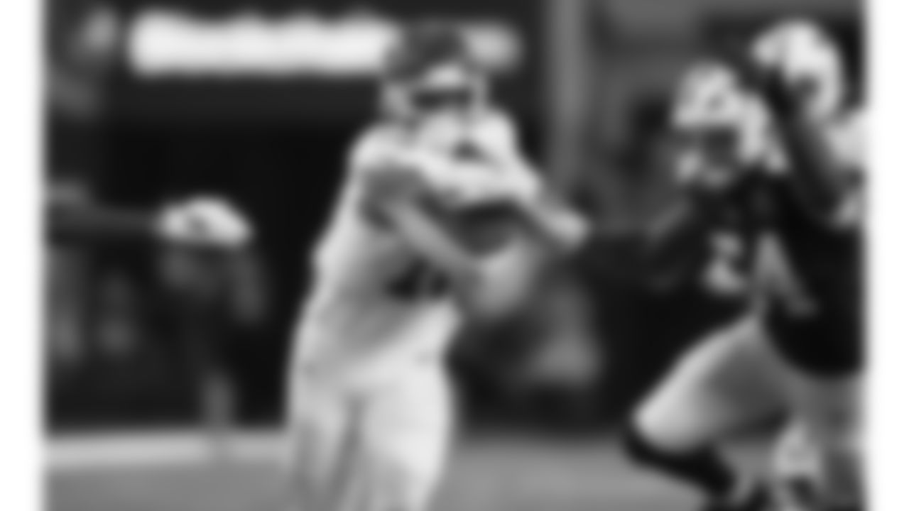 Kansas City Chiefs running back Isiah Pacheco (10) runs with the ball during a week 13 NFL Football game against the Dallas Cowboys on Thursday, November 27, 2025 in Dallas, Texas.