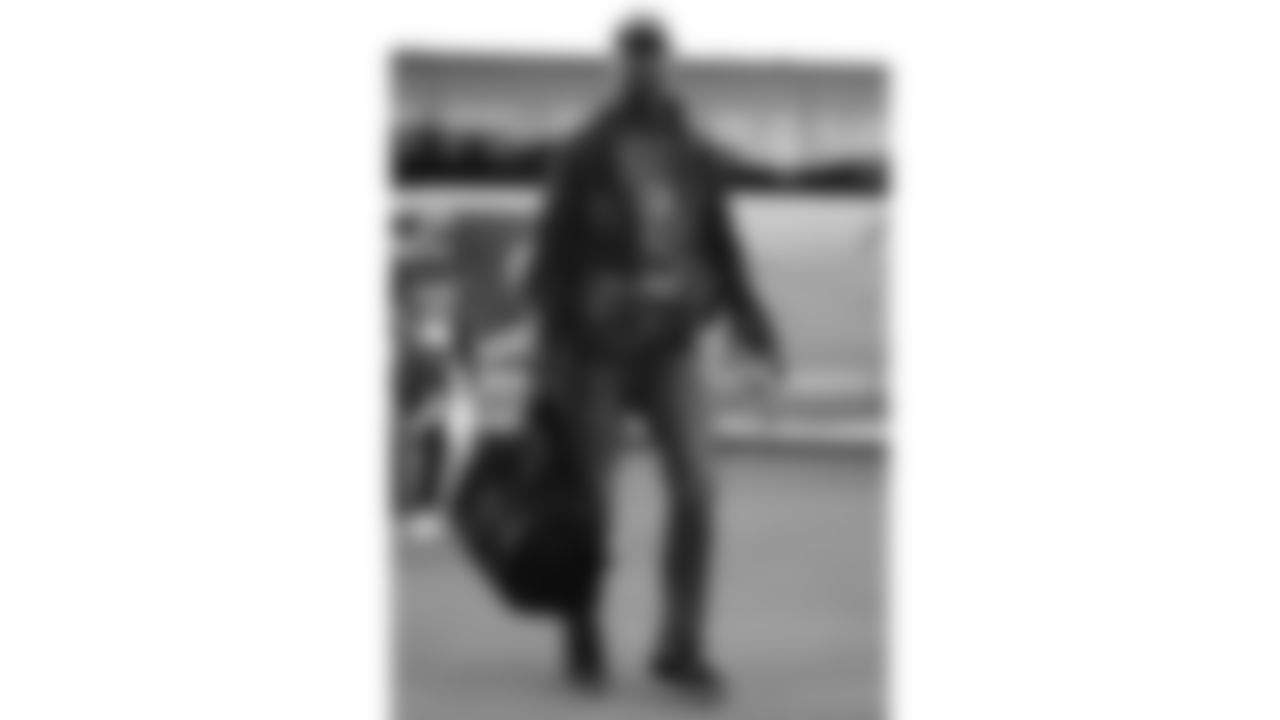 Kansas City Chiefs cornerback Joshua Williams (2) arrives prior to a week 9 NFL football game against the Buffalo Bills, Sunday, November 2, 2025 in Buffalo, NY