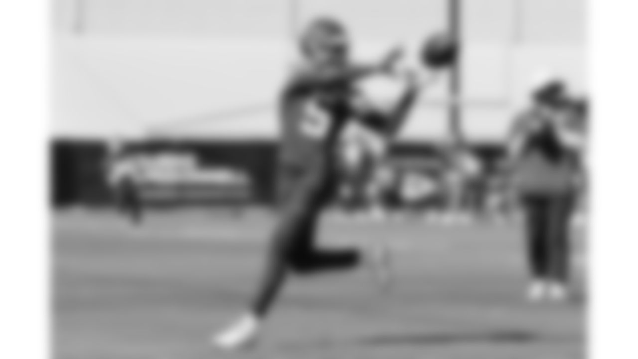 Kansas City Chiefs wide receiver Hollywood Brown (5) catches a pass during practice on Thursday October 16, 2025 in Kansas City, MO.