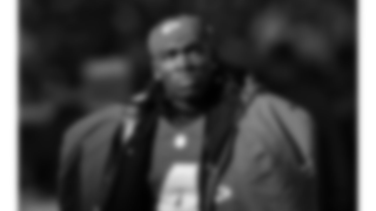 Kansas City Chiefs wide receiver Rashee Rice (4) looks up during a week 15 NFL football game against the Los Angeles Chargers, Sunday, December 14, 2025 in Kansas City, MO.