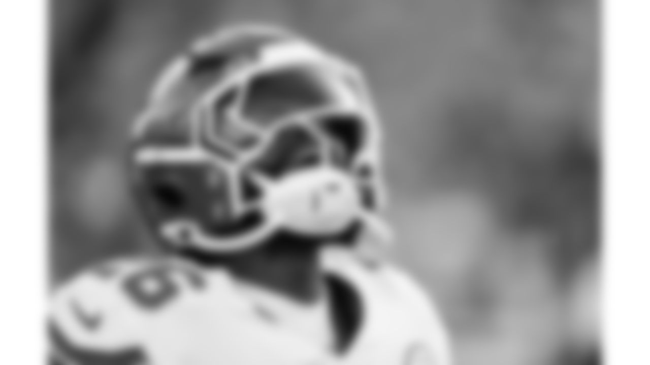 Kansas City Chiefs running back Clyde Edwards-Helaire (26) prior to a week 9 NFL football game against the Buffalo Bills, Sunday, November 2, 2025 in Buffalo, NY