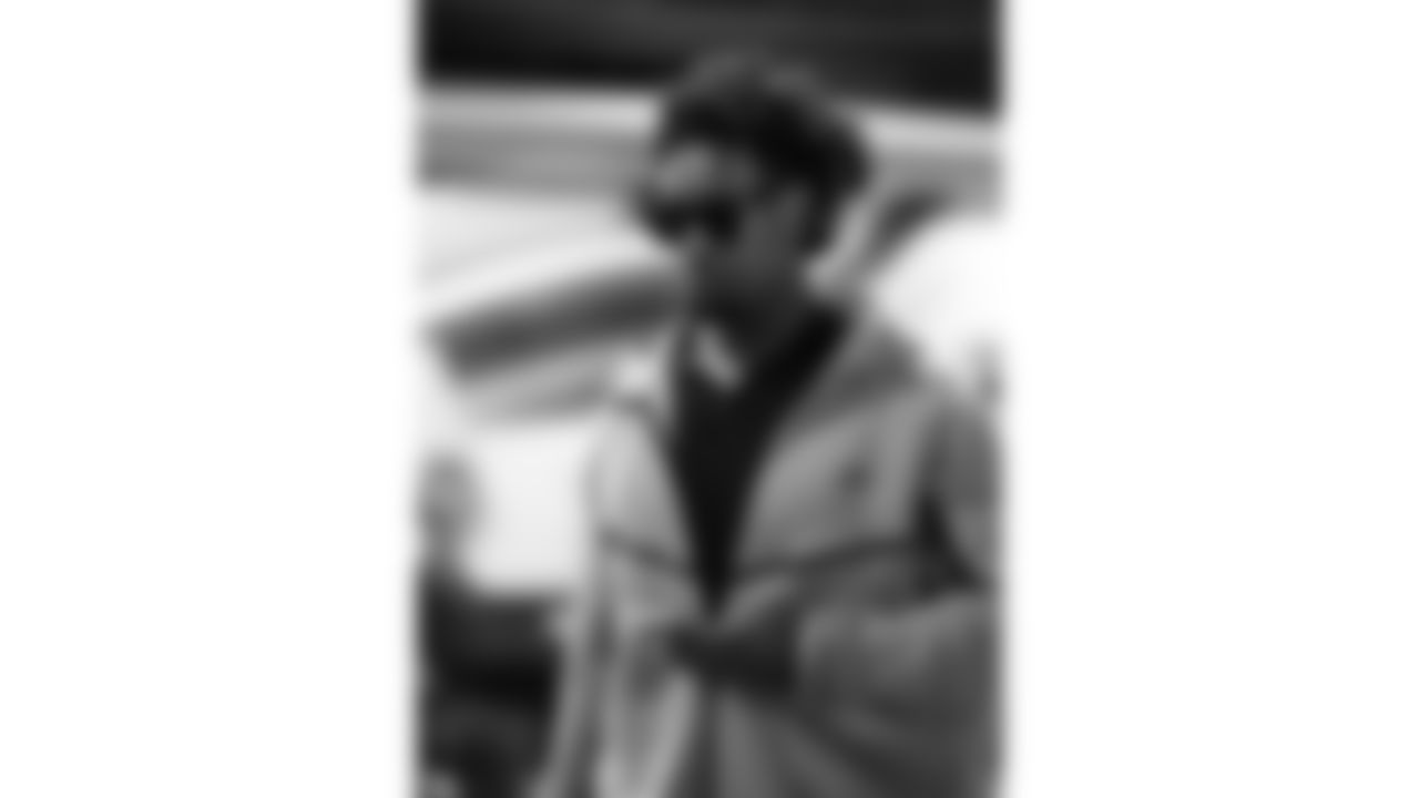 Kansas City Chiefs tackle Josh Simmons (71) arrives prior to a week 11 NFL Football game against the Denver Broncos on Sunday, November 16, 2025 in Denver, Colorado.