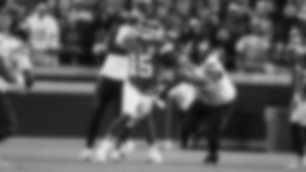 Kansas City Chiefs quarterback Patrick Mahomes (15) scrambles to throw the ball during a week 8 NFL Football game against the Washington Commanders on Monday, October 27, 2025 in Kansas City, MO.