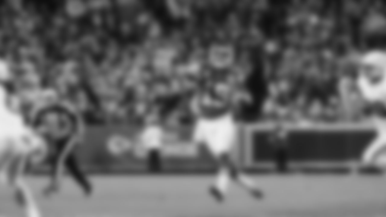 Kansas City Chiefs quarterback Chris Oladokun (19) throws a pass during an NFL week 17 matchup against the Denver Broncos, Thursday, December 25, 2025.