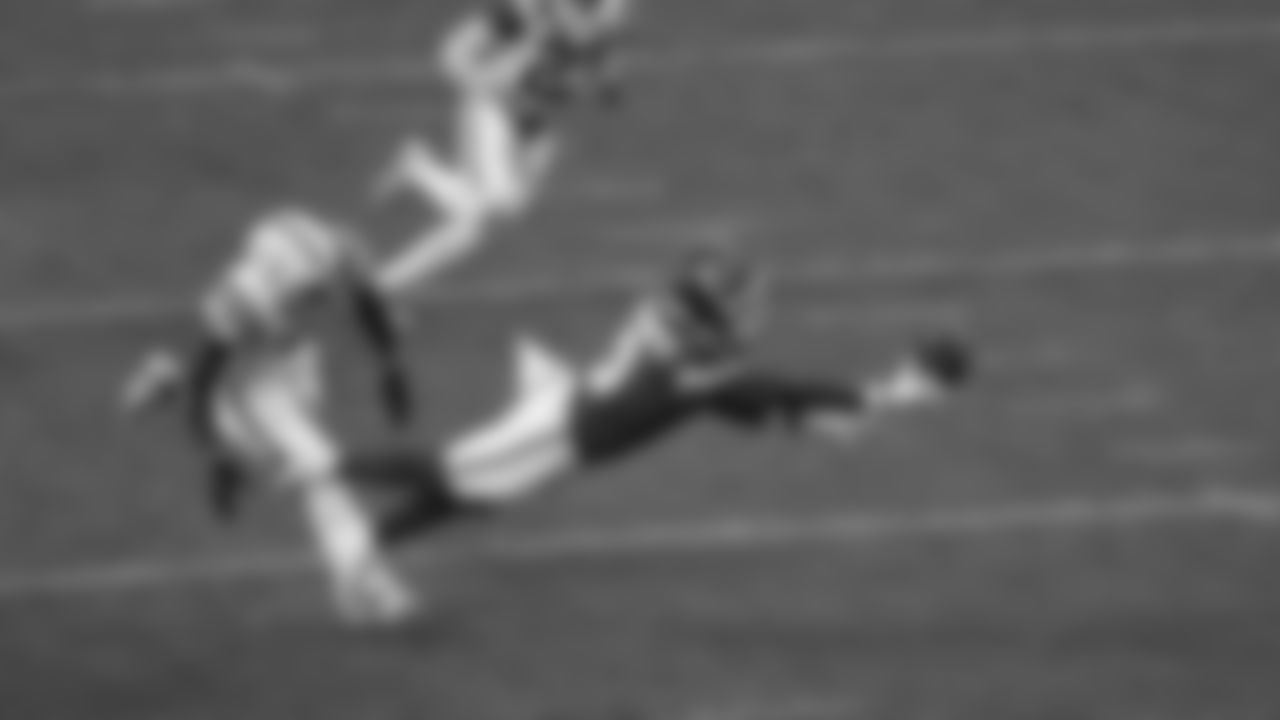 Kansas City Chiefs wide receiver JuJu Smith-Schuster (9) attempts to catch the ball during a week 12 NFL football game against the Indianapolis Colts, Sunday, November 23, 2025 in Kansas City, MO.